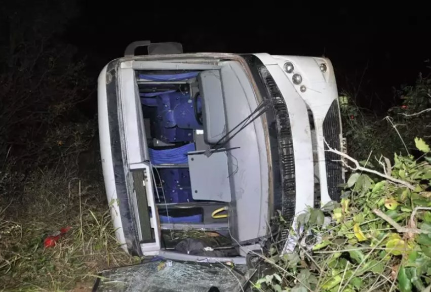Veículo transportava atletas com idades entre 12 e 14 anos