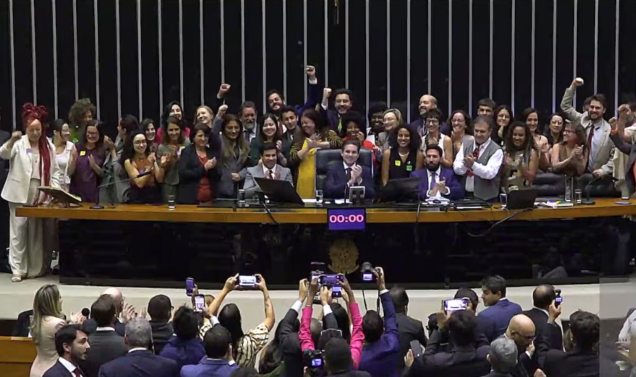 Câmara aprovou projeto que estabelece regras para a proteção de crianças e adolescentes contra a 'adultização' no ambiente digital
