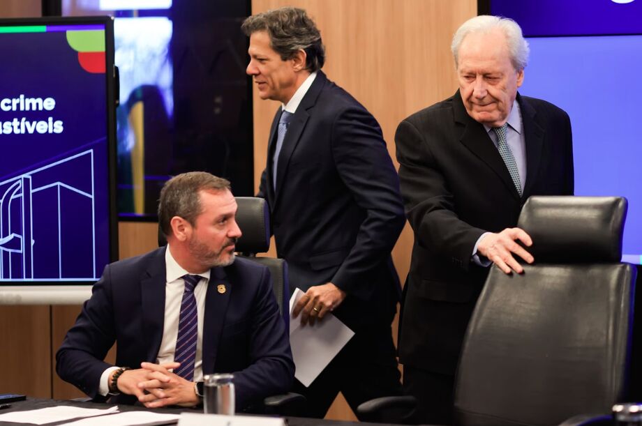 Os ministros Fernando Haddad (Fazenda), Ricardo Lewandowski (Justiça) e o diretor-geral da Polícia Federal, Andrei Rodrigues: anúncio conjunto sobre Operação Carbono Oculto