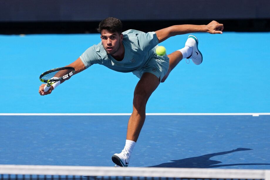 Alcaraz vive 'montanha-russa' contra o 56º do mundo, mas vence na estreia do Cincinnati Open