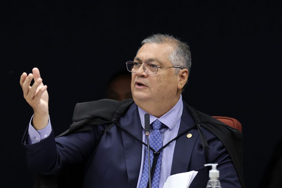 Flávio Dino admite tentação por ativismo judicial, mas nega que impacto de sua decisão que blindou Moraes.