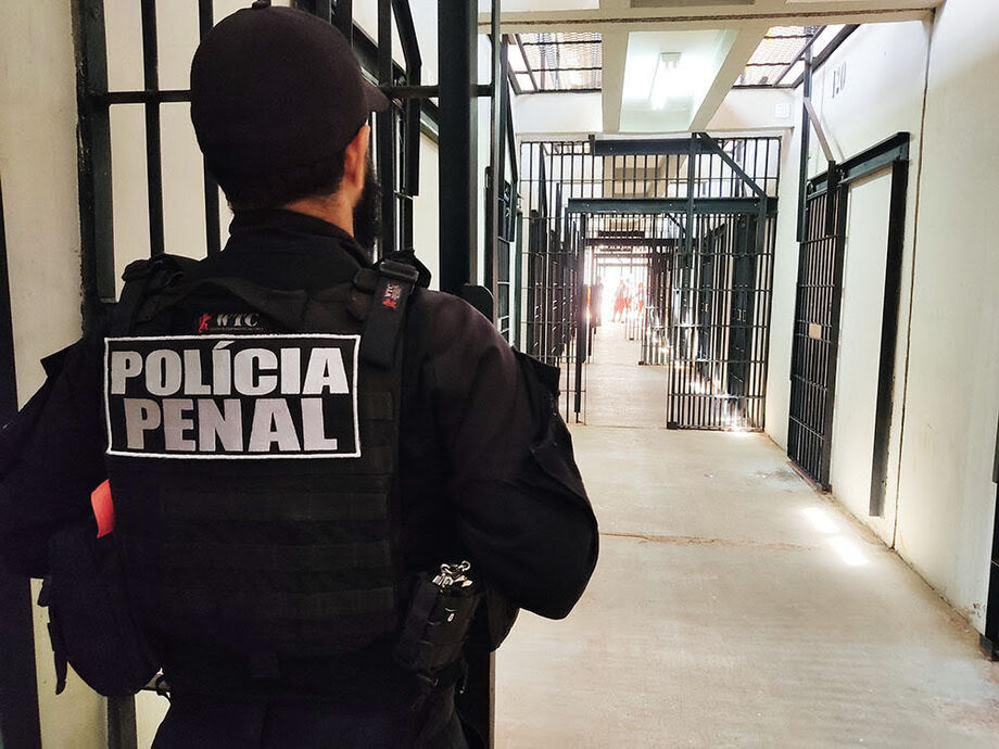 Policiais penais de MS conquistam na Justiça direito a novo cálculo das horas extras, com retroativos de até cinco anos
