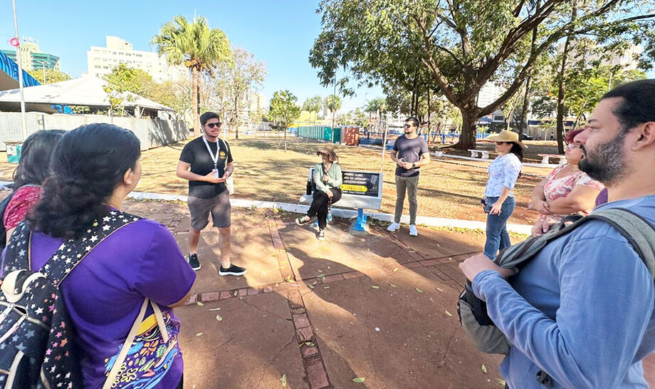 Nesta primeira edição, o walking tour (passeio a pé) foi organizado, especialmente, para o grupo que participou do curso Descubra Campo Grande