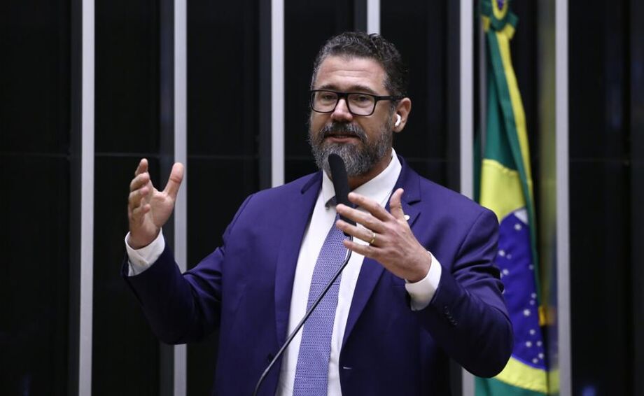 Marcos Pollon é o 8º parlamentar mais ativo da Câmara dos Deputados em 2025, com 40 projetos de lei focados em segurança, armas e temas conservadores.