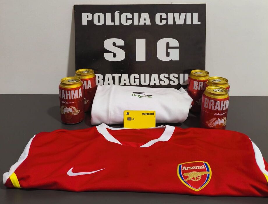 A Polícia Civil de Bataguassu prendeu um homem suspeito de usar cartão bancário extraviado para fazer compras fraudulentas.