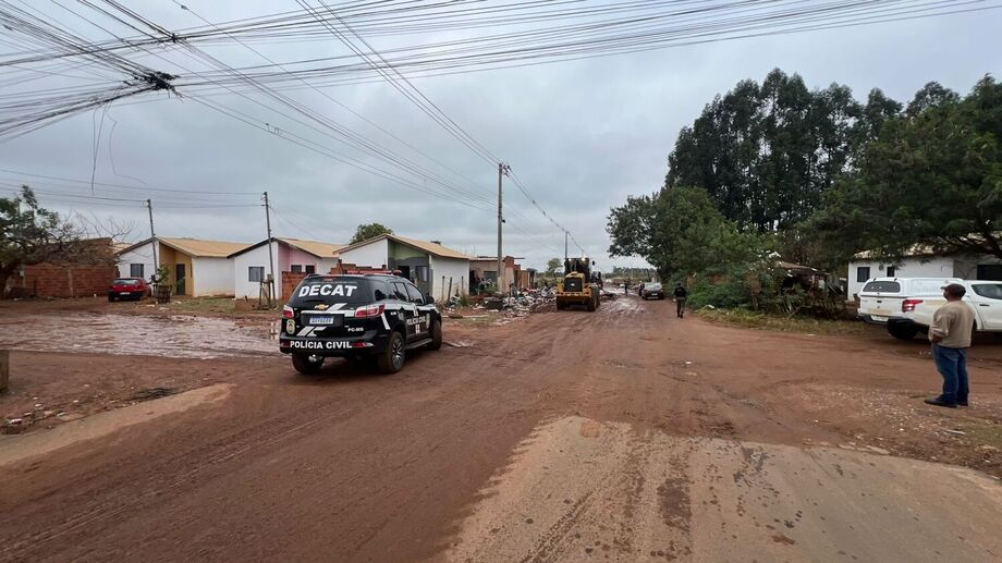Polícia Civil, em operação conjunta com a Prefeitura de Campo Grande, prende quatro pessoas por poluição ambiental ao realizar descarte irregular de resíduos sólidos