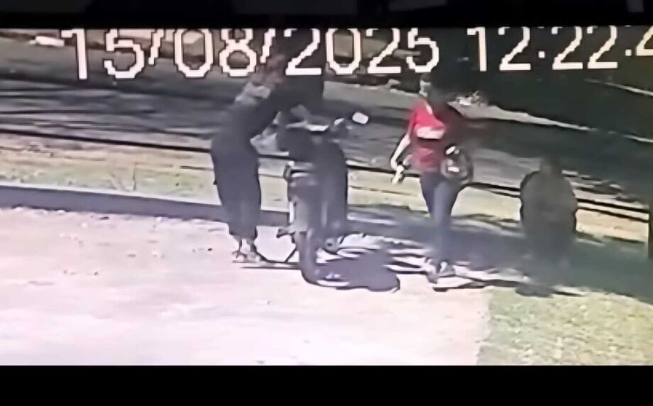 Três mulheres furtam motocicleta estacionada em loja de material de construção em Dourados