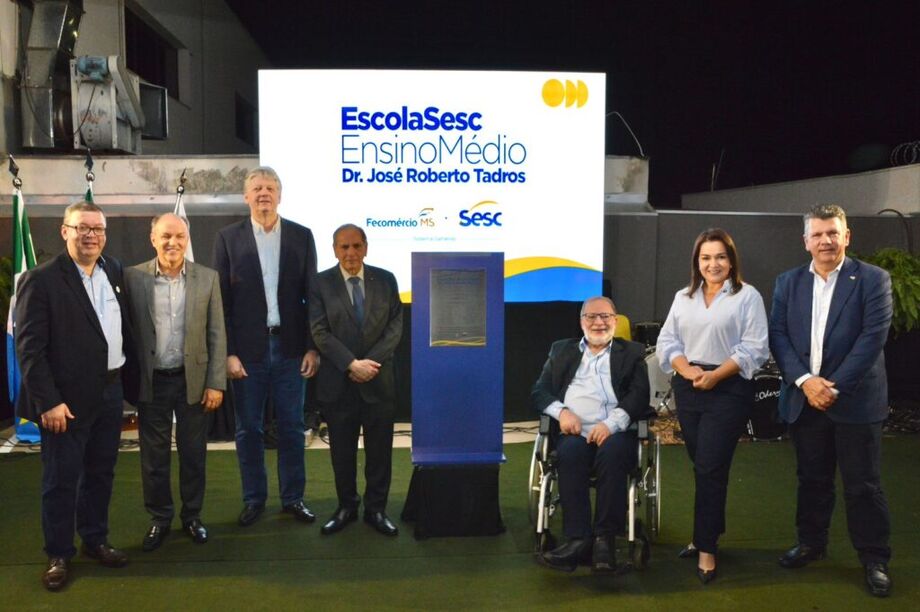 A prefeita Adriane Lopes participou de inauguração da Escola