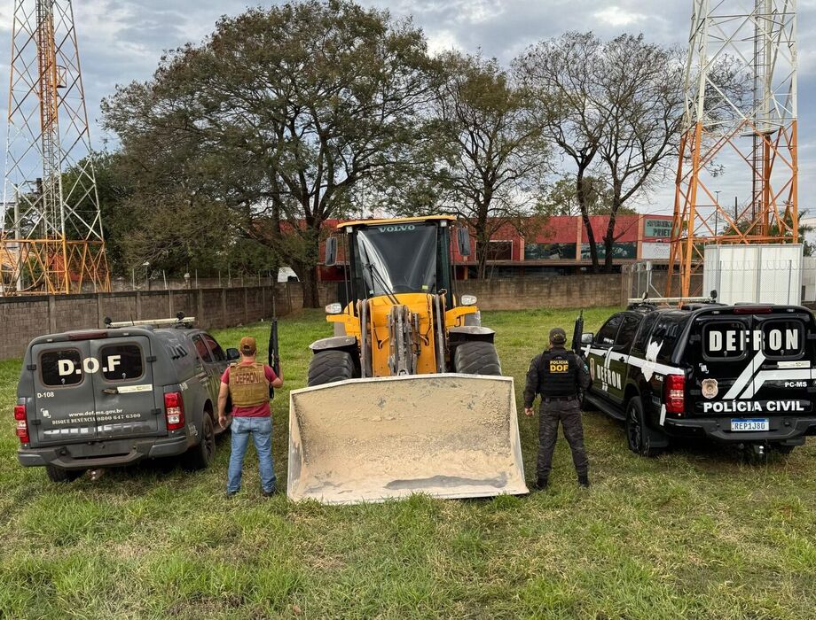 Maquinário agrícola furtado em Caarapó foi localizado em Coronel Sapucaia e levado à sede do DOF, em Dourados
