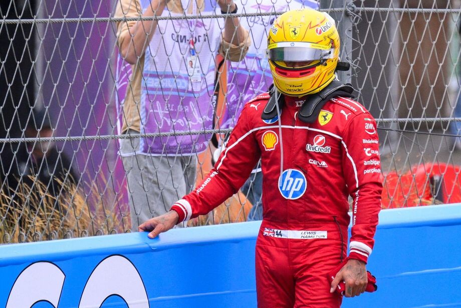 Hamilton sofre punição e perde posições no grid para 'estreia' na casa da Ferrari.