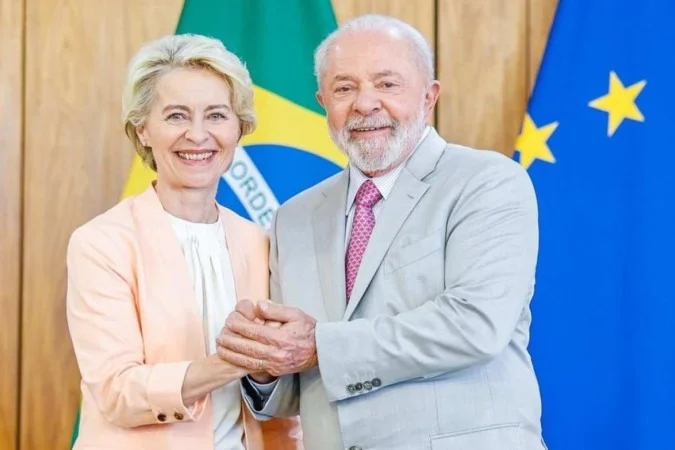 Ambos concordaram que, diante do momento de incerteza e desestruturação do comércio internacional, a parceria entre os dois blocos regionais é ainda mais estratégica, disse o Planalto sobre o telefonema.