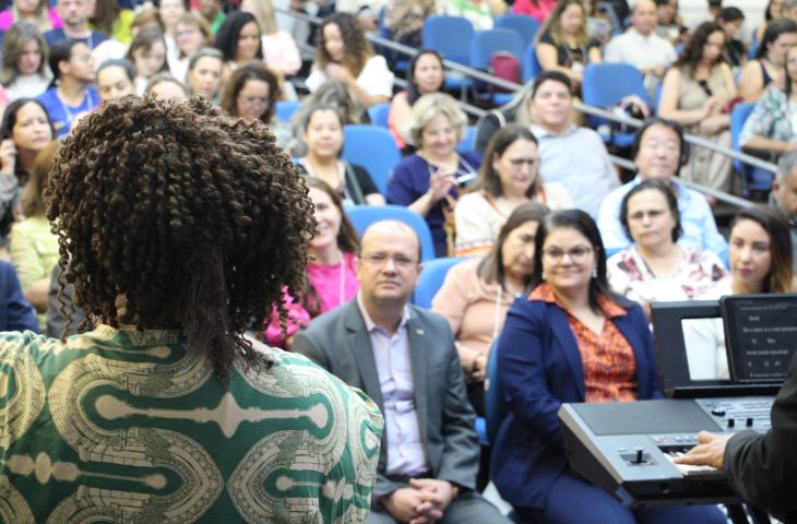 Delegados participam da abertura da 15ª Confeas no auditório do Senac em Campo Grande