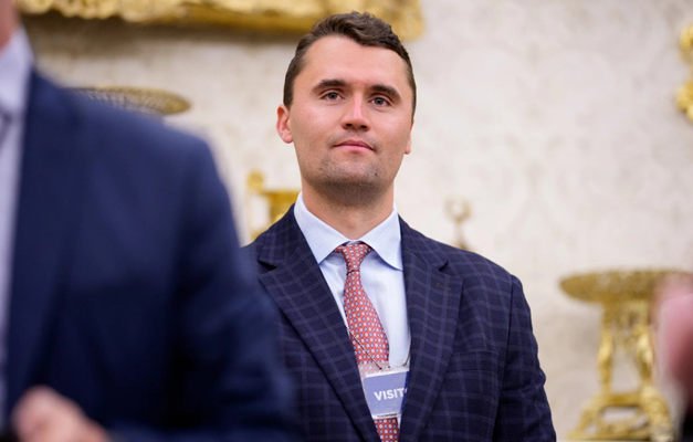 FBI confirma custódia de suspeito do assassinato de Charlie Kirk.