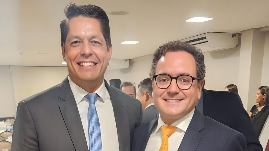 O advogado Fernando Duque Estrada ao lado do presidente da OAB/MS, Bitto Pereira, durante a nomeação para a coordenação da ESA/MS no interior.