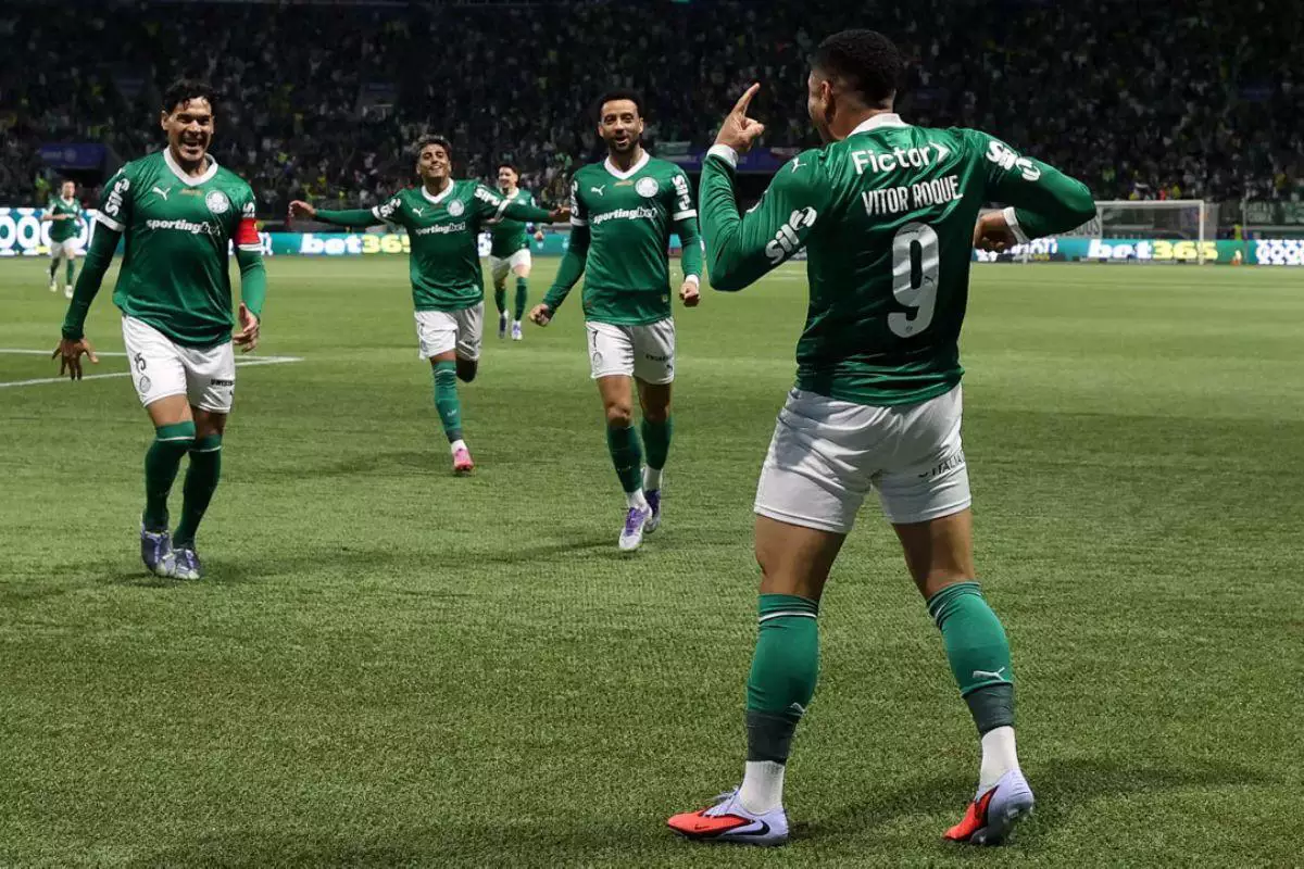 Vitor Roque lidera recital, Palmeiras é avassalador e despedaça o Inter pelo Brasileirão