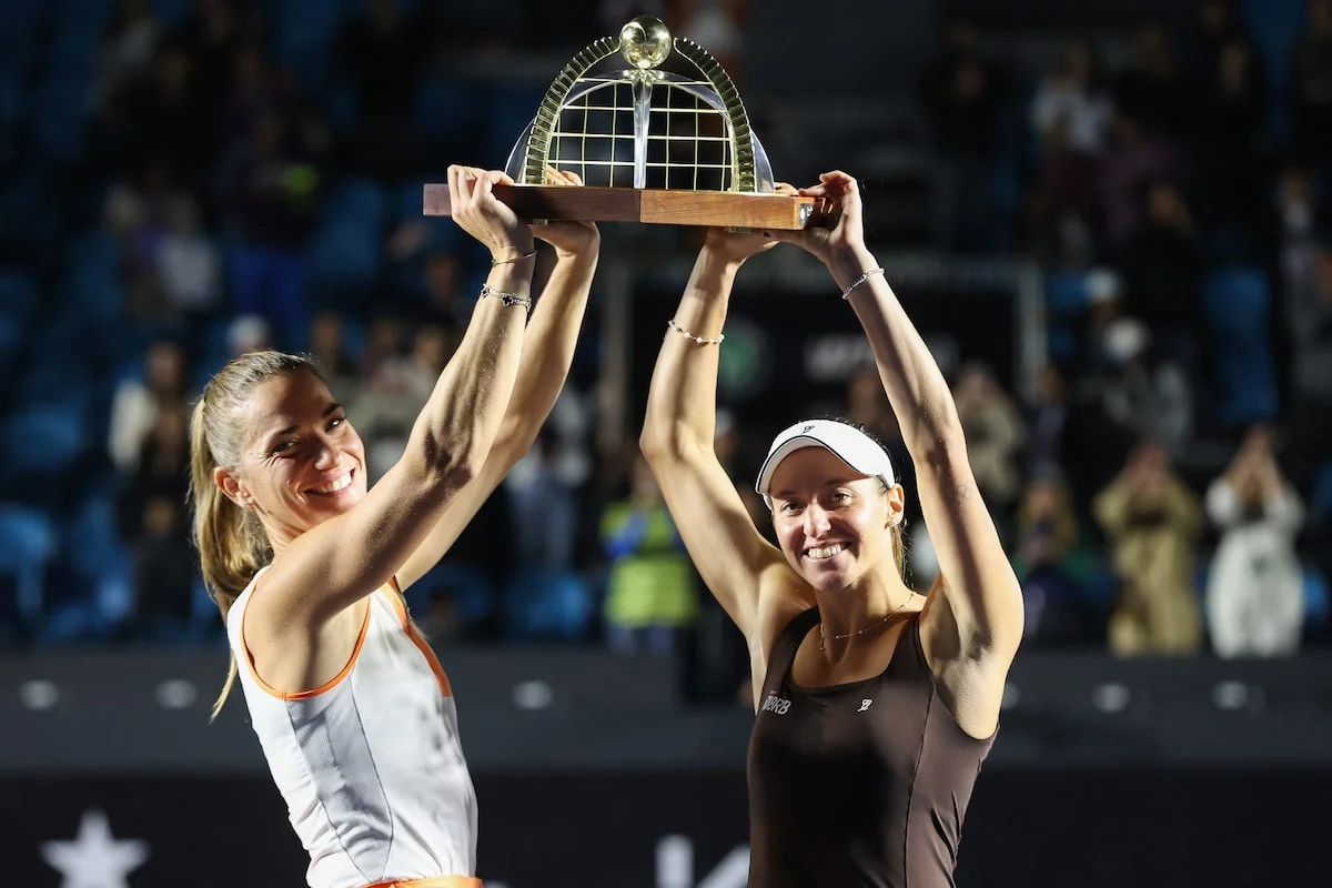 Luisa Stefani e húngara Babos viram sobre dupla brasileira e são campeãs do SP Open de tênis