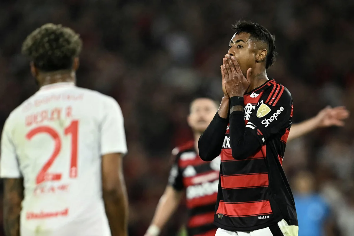 Flamengo obtém efeito suspensivo e Bruno Henrique é liberado para atuar até novo julgamento
