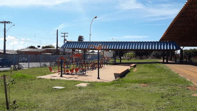 Academia ao ar livre no Parque Tarsila do Amaral, no bairro Vida Nova, em Campo Grande, que passa por reformas com prazo de entrega adiado para novembro de 2025.