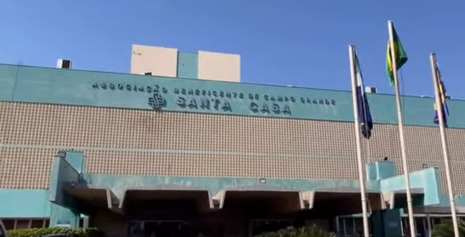 Fachada da Santa Casa de Campo Grande, que inaugurou a primeira etapa da reforma do pronto-socorro nesta segunda-feira (15)