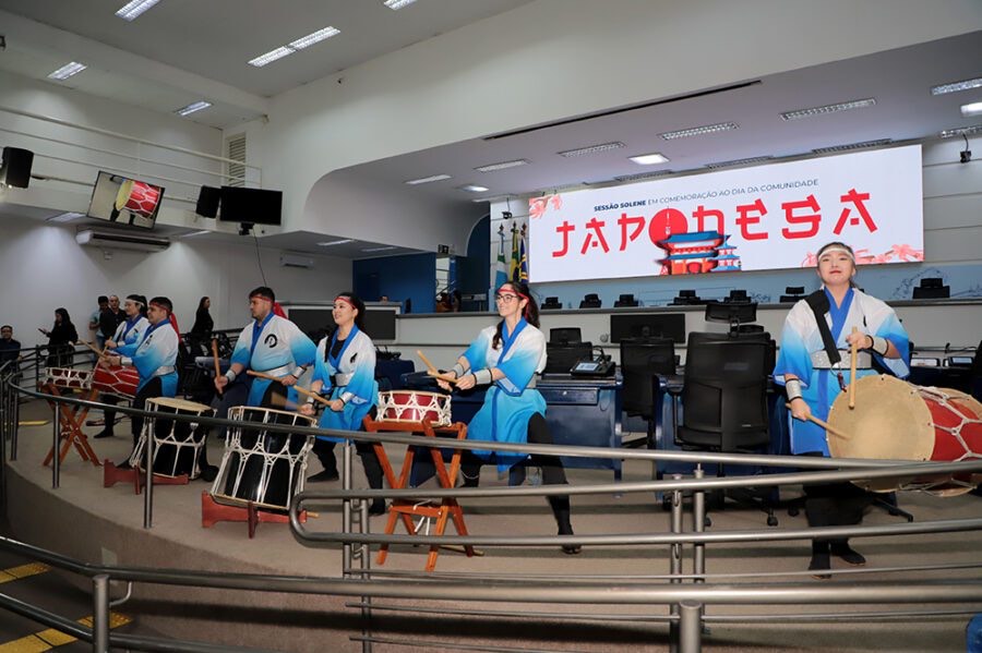 Apresentação de taiko abriu a Sessão Solene em homenagem ao Dia da Comunidade Japonesa, na Câmara Municipal de Campo Grande