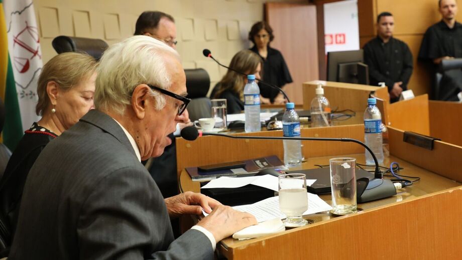 Em sessão solene no Tribunal de Justiça, o desembargador Fernando Mauro Moreira Marinho se despede da magistratura após 45 anos de dedicação.