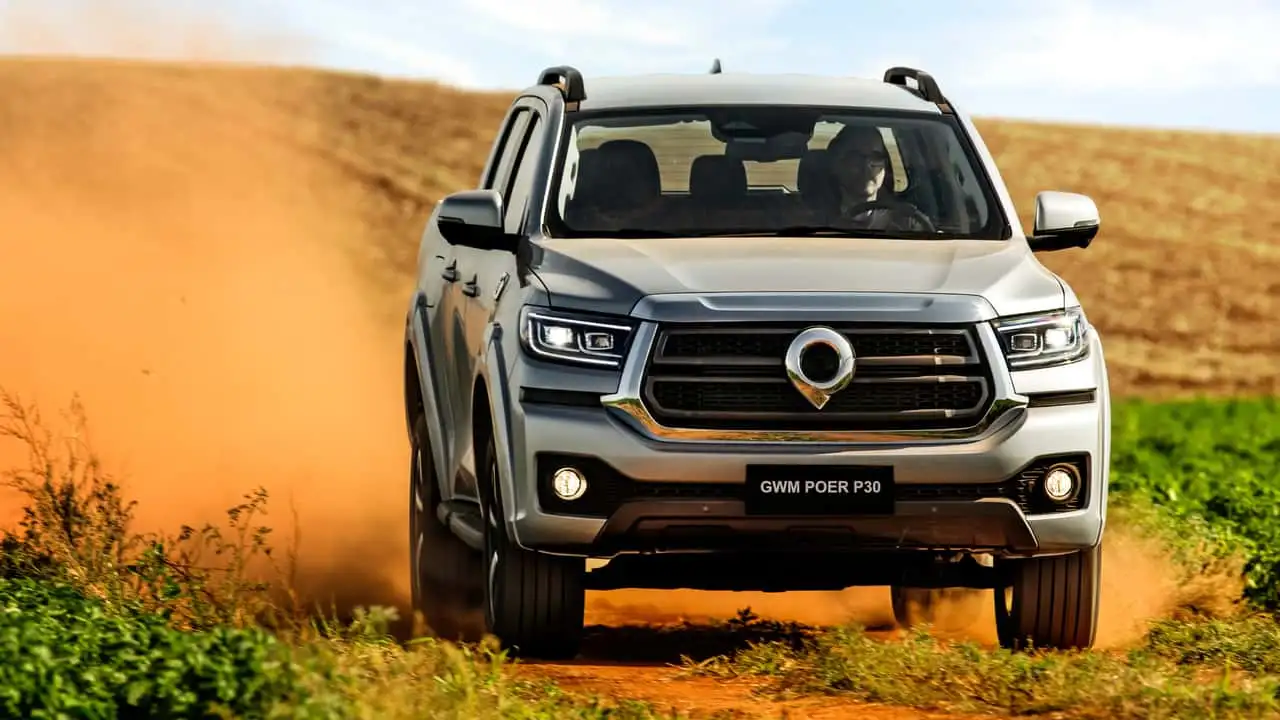 Com ângulos de ataque de 27º e 500 mm de imersão, Poer encara trechos off-road com desenvoltura