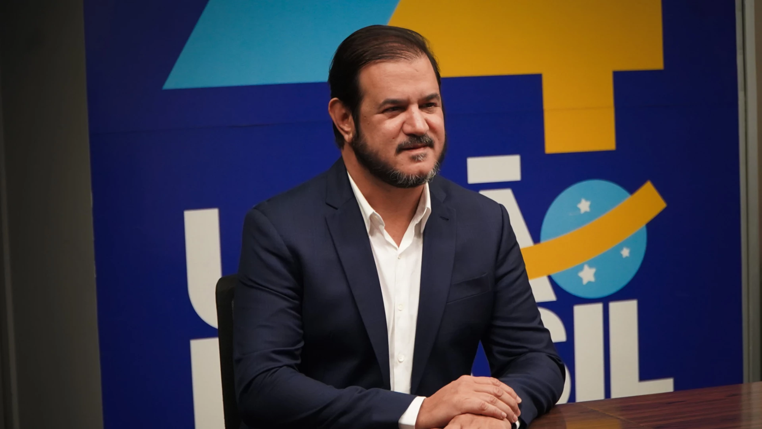 Antônio Rueda, dirigente da União Progressista (UPB), durante entrevista em meio à crise política envolvendo denúncias de suposta ligação com empresários investigados.