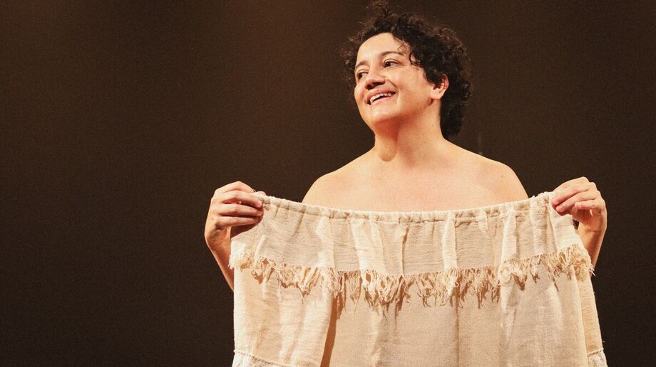 Festival reúne espetáculos gratuitos com temas como ancestralidade, literatura e afeto em Dourados até o fim de semana