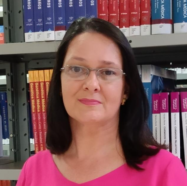 Professora com deficiência auditiva compartilha desafios e defende campanhas de conscientização e mudanças culturais