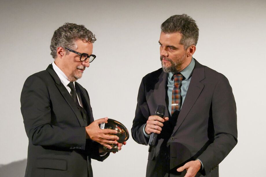 Wagner Moura recebe prêmio Golden Eye do festival de Zurique por O Agente Secreto
