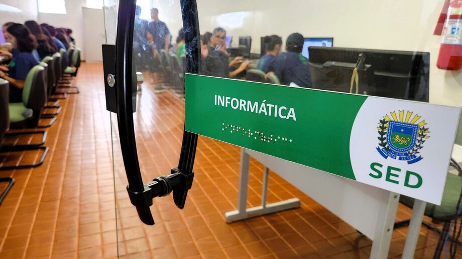 Iniciativa também beneficia mais de 1 mil professores da Rede Estadual de Ensino, com aulas interativas, recursos de Inteligência Artificial e conteúdos exclusivos
