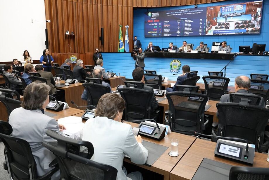 Sessão ordinária é realizada no plenário a partir das 9h e é aberta à imprensa e à participação de toda sociedade