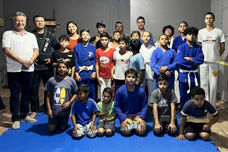 Deputado Hashioka conhece Projeto Jatobá e destaca importância do esporte