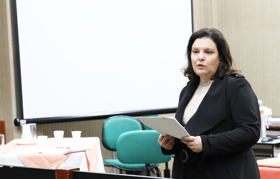 Juíza Katy Braun alerta que crimes sexuais contra crianças exigem mais que punição: 'sem tratamento, o risco de reincidência é alto'