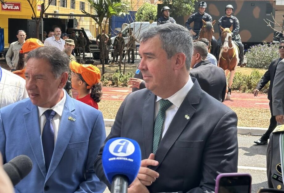 O governador Eduardo Riedel