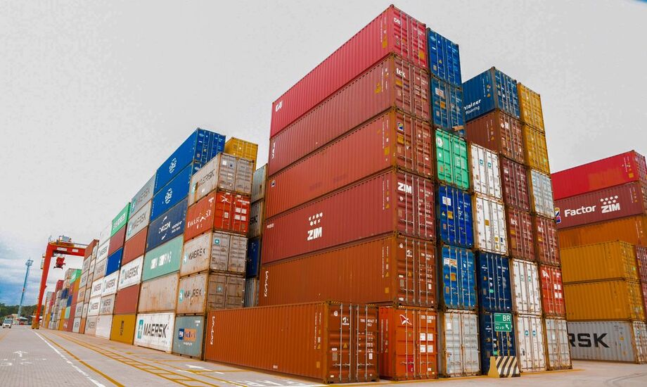 Brasil tem superávit de US$ 6,1 bilhões na balança comercial em agosto.