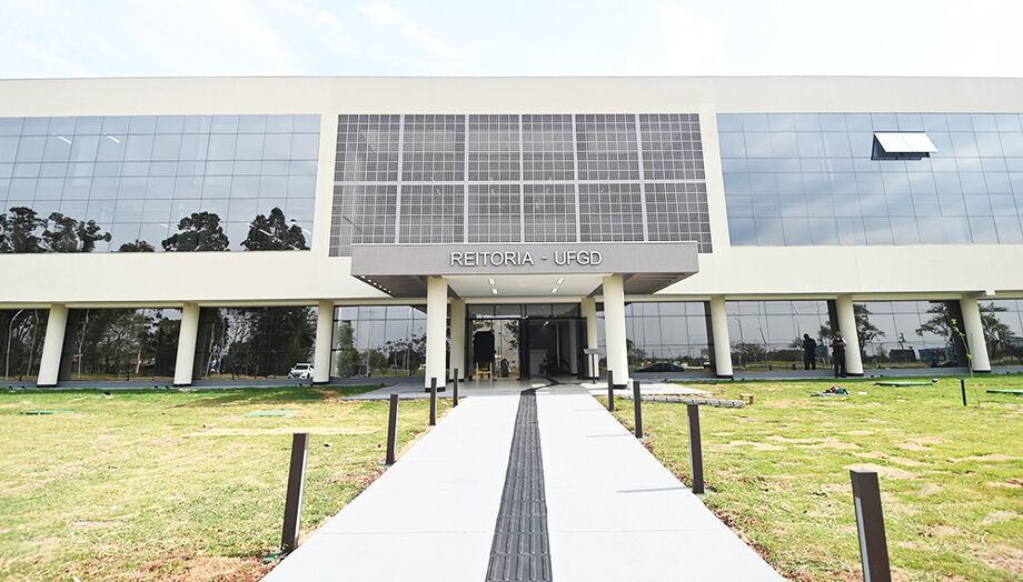 Em Dourados, o ministro inaugurou o novo prédio da reitoria da UFGD