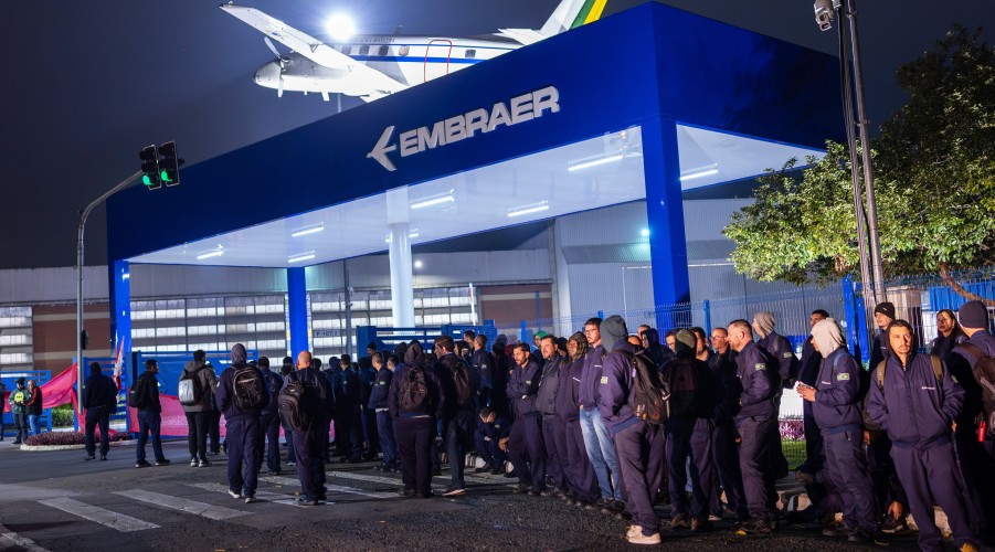 Asembleia que deu inicio à Campanha Salarial na Embraer, em 8 de julho