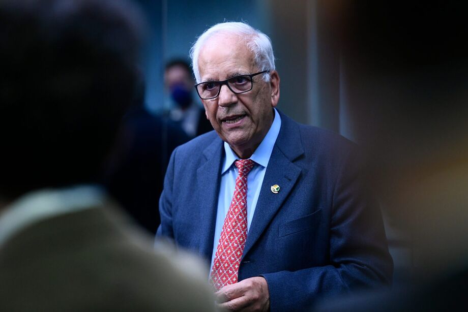 Senador Oriovisto Guimarães (PSDB-PR), relator do projeto que limita o endividamento da União,