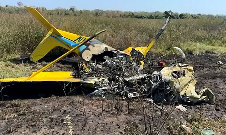 Avião pegou fogo e as quatro pessoas que estavam a bordo morreram.
