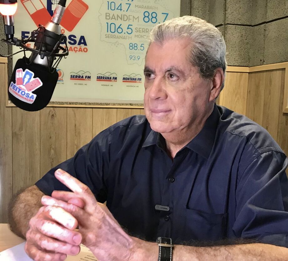 André Puccinelli durante entrevista ao Grupo Feitosa de Comunicação, na Rádio Serrana FM, em Nioaque. Foi neste encontro que o ex-governador confirmou sua pré-candidatura a deputado estadual e fez um balanço de sua trajetória política