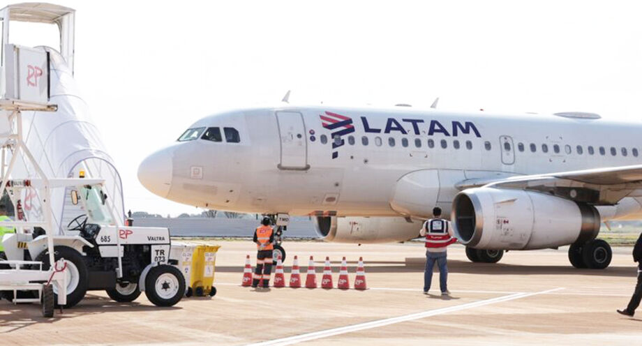 Primeiro voo da Latam decolou de Dourados nesta segunda (8) após mais de quatro anos sem operações regulares no aeroporto