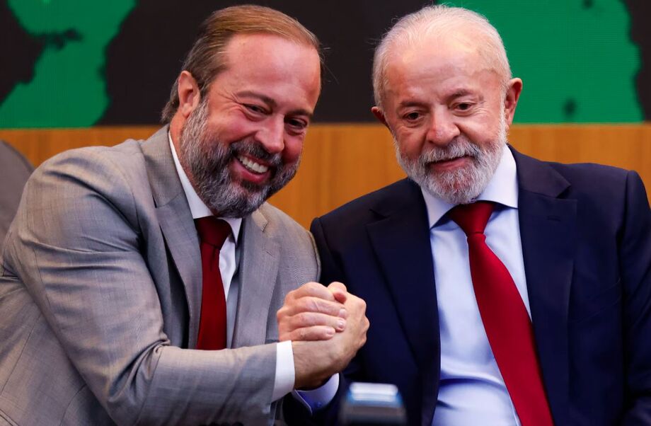 O presidente Lula durante reunião do Conselho Nacional de Política Energética (CNPE) realizada e junho, com o ministro de Minas e Energia, Alexandre Silveira.