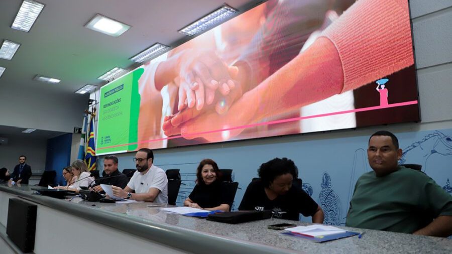 Audiência pública na Câmara Municipal de Campo Grande reuniu servidores da assistência social e representantes do Executivo para debater reajuste salarial e condições de trabalho.