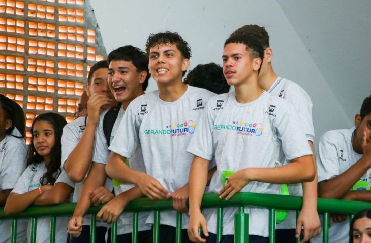 Jovens de cinco municípios lotam escola em Três Lagoas durante o Circuito Avança Juventude, em um dia marcado por protagonismo, escuta ativa e construção coletiva de ideias