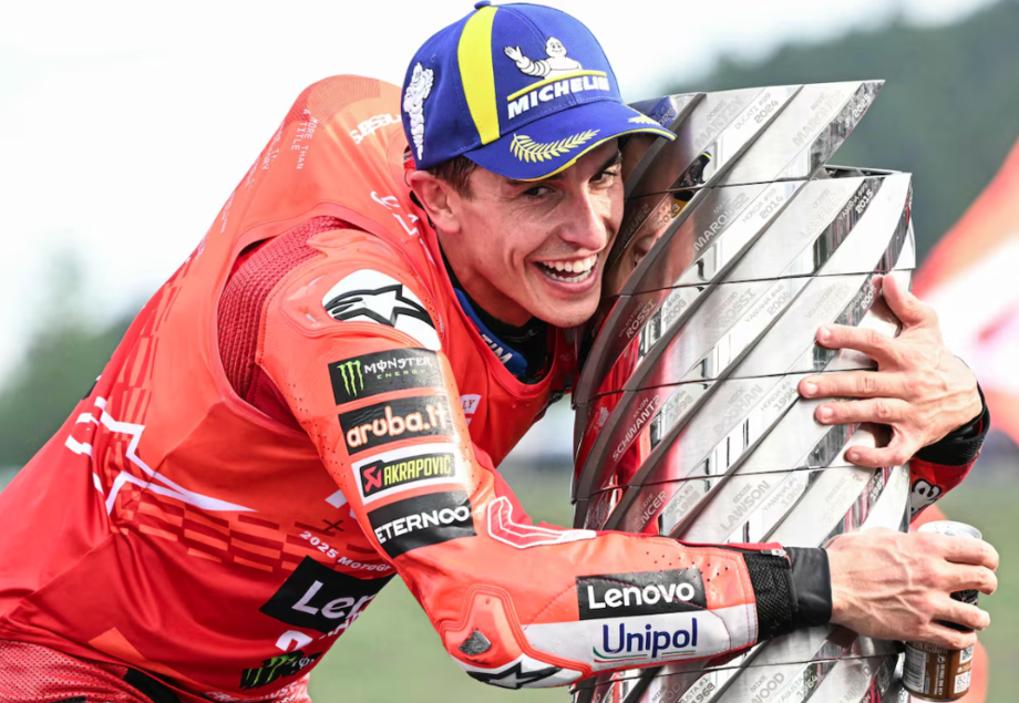 Marc Márquez conquistou a MotoGP pela 7ª vez e igualou Valentino Rossi.