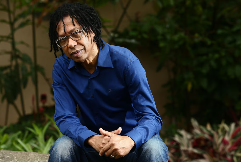 Djavan faz ação inédita no TikTok e convida fãs a compor trecho de música que fará parte do seu próximo álbum