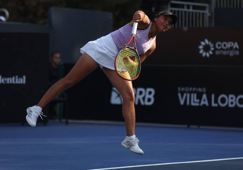 Naná Silva derrota Carol Meligeni e avança no SP Open.