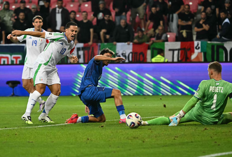 Giacomo Raspadori fez o quarto gol da Itália na Hungria pelas Eliminatórias da Copa.