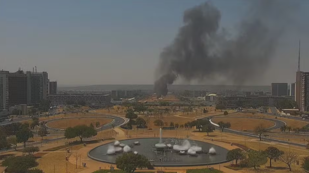 Fumaça na Esplanada dos Ministérios, em Brasília